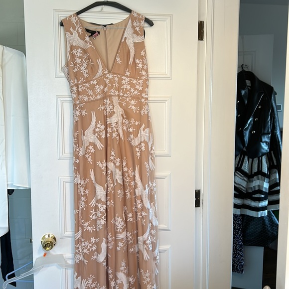 Beautiful lace gown - BCBG - Picture 1 of 5
